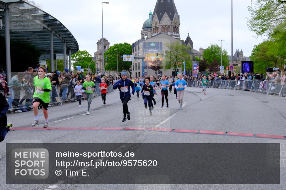 25.04.2026 - Das Zehntel Tim E. http://msf.ph/oto/9575620 25.04.2026 10:54:18 Ziel 5004, 5059, 5072, 5088, 5098, 5108, 5113, 5255, 5306, 5355, 5376, 5403, 5447, 5470, 5590, 5591, 5755, 5901, 5903, 6107, 6613, 6635, 6696, 6701, 6714, 6740, 6844, 6920, 6923, 6924, 6972, 7095, 7175, 7183, 7206, 7311, 7526, 7741, 7752, 7927, 7949 meine-sportfotos.de