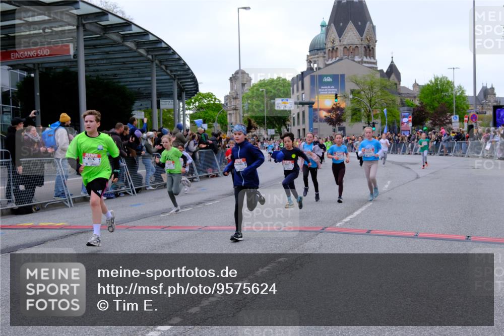 25.04.2026 - Das Zehntel Tim E. http://msf.ph/oto/9575624 25.04.2026 10:54:19 Ziel 5004, 5059, 5072, 5088, 5098, 5108, 5113, 5255, 5306, 5355, 5376, 5403, 5447, 5470, 5590, 5591, 5755, 5901, 5903, 6107, 6557, 6613, 6635, 6696, 6701, 6714, 6740, 6844, 6920, 6923, 6924, 6972, 7095, 7175, 7183, 7206, 7311, 7741, 7752, 7927, 7949 meine-sportfotos.de