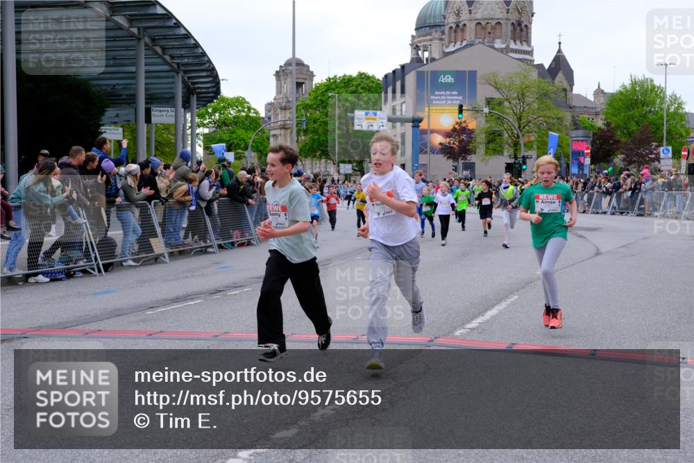 25.04.2026 - Das Zehntel Tim E. http://msf.ph/oto/9575655 25.04.2026 10:54:24 Ziel 5059, 5072, 5088, 5098, 5108, 5306, 5355, 5421, 5590, 5591, 5755, 5847, 6017, 6070, 6102, 6107, 6421, 6557, 6635, 6714, 6880, 6920, 6923, 6924, 6972, 6997, 7095, 7102, 7206, 7311, 7905, 7927, 7949 meine-sportfotos.de