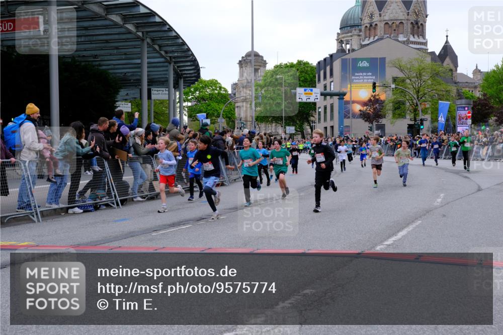 25.04.2026 - Das Zehntel Tim E. http://msf.ph/oto/9575774 25.04.2026 10:54:46 Ziel 5084, 5370, 5432, 5445, 5726, 5770, 5778, 5798, 5805, 5857, 5923, 6026, 6217, 6299, 6322, 6404, 6406, 6499, 6514, 6539, 6543, 6636, 6653, 6666, 6748, 6909, 7813, 7851, 7893, 7925, 8008 meine-sportfotos.de