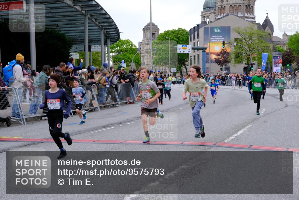 25.04.2026 - Das Zehntel Tim E. http://msf.ph/oto/9575793 25.04.2026 10:54:50 Ziel 5084, 5116, 5370, 5388, 5456, 5674, 5798, 5857, 5923, 5927, 5959, 6026, 6217, 6249, 6299, 6322, 6404, 6406, 6499, 6514, 6539, 6666, 6748, 6909, 7618, 7893, 7925 meine-sportfotos.de