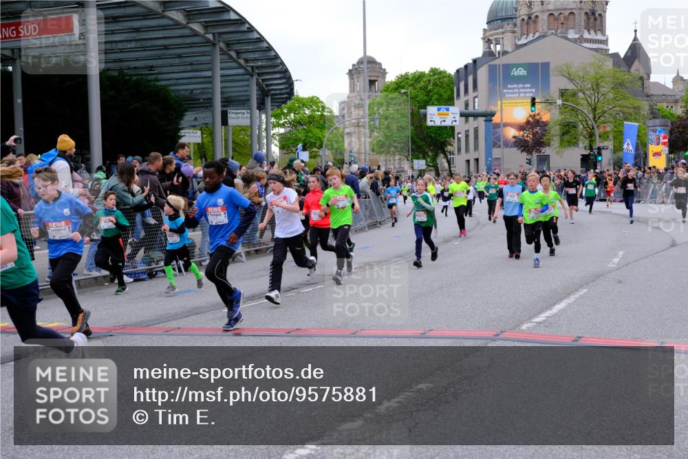 25.04.2026 - Das Zehntel Tim E. http://msf.ph/oto/9575881 25.04.2026 10:55:09 Ziel 5038, 5244, 5250, 5486, 5490, 5497, 5498, 5660, 5926, 5990, 6007, 6354, 6359, 6374, 6498, 6501, 6954, 6973, 7149, 7177, 7200, 7209, 7251, 7258, 7679, 7701, 7759, 7837, 7849, 7856, 7944, 7948, 7970 meine-sportfotos.de