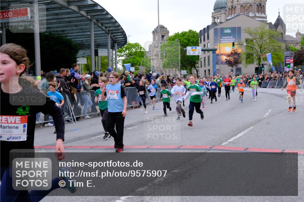 25.04.2026 - Das Zehntel Tim E. http://msf.ph/oto/9575907 25.04.2026 10:55:15 Ziel 5099, 5207, 5244, 5250, 5381, 5486, 5490, 5497, 5521, 5553, 5660, 5926, 5963, 5977, 5990, 6354, 6359, 6498, 6624, 6677, 6905, 6954, 6973, 7149, 7200, 7251, 7258, 7308, 7386, 7543, 7679, 7722, 7843, 7944, 7948 meine-sportfotos.de