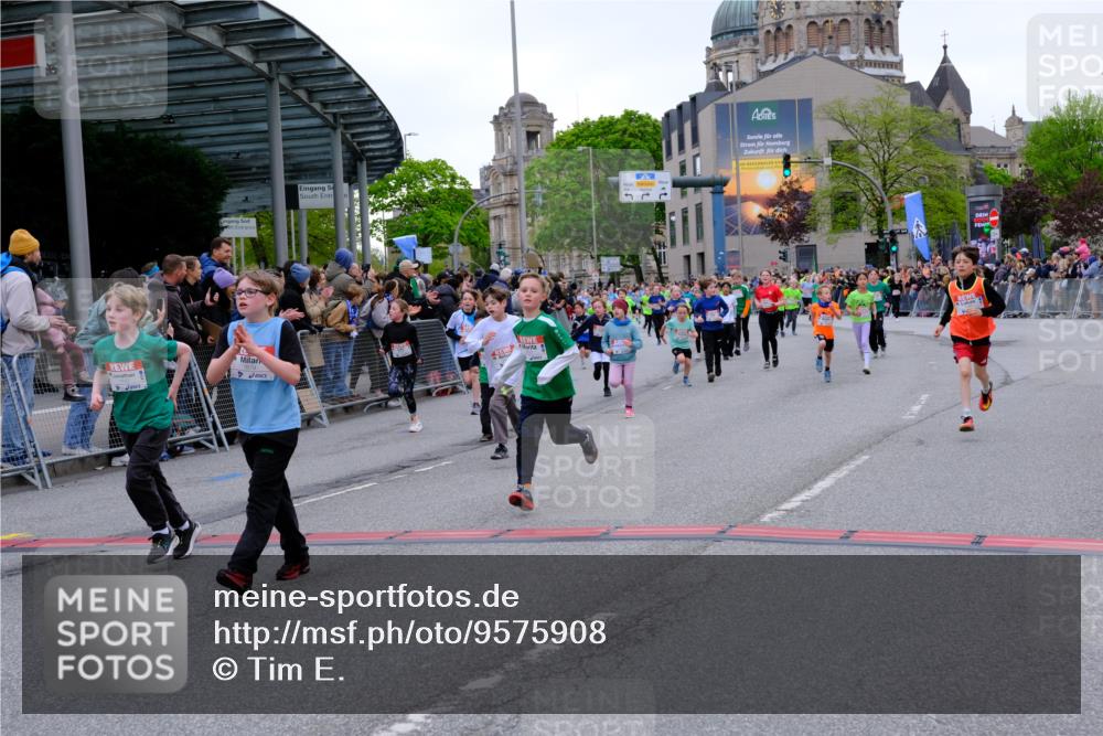25.04.2026 - Das Zehntel Tim E. http://msf.ph/oto/9575908 25.04.2026 10:55:15 Ziel 5099, 5207, 5244, 5250, 5381, 5486, 5490, 5497, 5521, 5553, 5660, 5926, 5963, 5977, 5990, 6354, 6359, 6498, 6624, 6677, 6905, 6954, 6973, 7149, 7200, 7251, 7258, 7308, 7386, 7543, 7679, 7722, 7843, 7944, 7948 meine-sportfotos.de