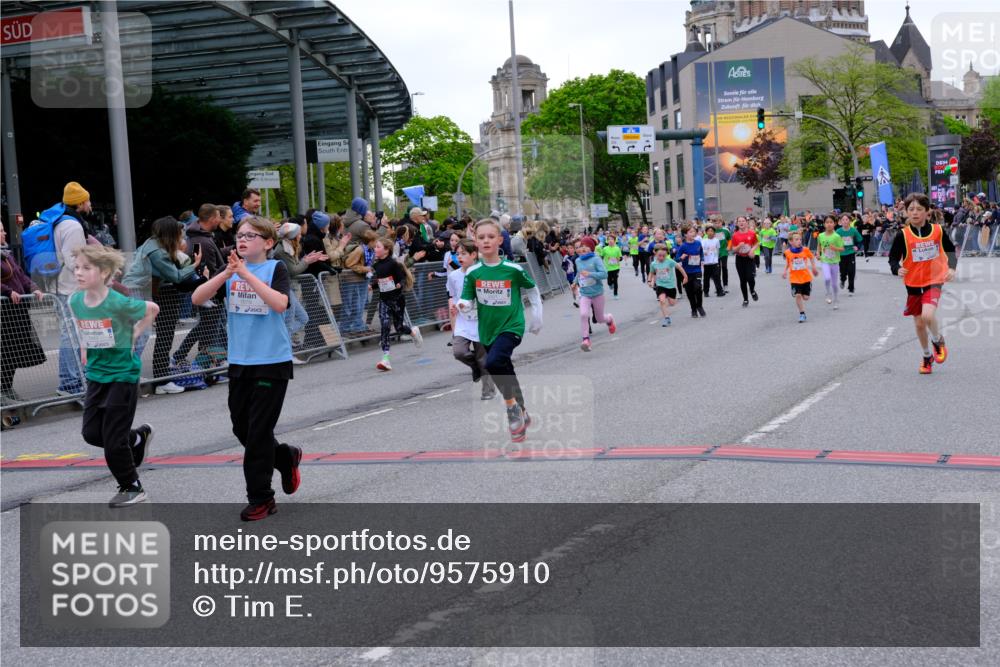 25.04.2026 - Das Zehntel Tim E. http://msf.ph/oto/9575910 25.04.2026 10:55:16 Ziel 5099, 5207, 5244, 5250, 5381, 5405, 5486, 5490, 5497, 5521, 5553, 5660, 5926, 5963, 5977, 5990, 6152, 6354, 6359, 6624, 6677, 6905, 6954, 6973, 7090, 7149, 7200, 7251, 7258, 7308, 7386, 7543, 7679, 7722, 7843, 8000 meine-sportfotos.de