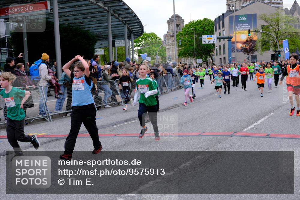 25.04.2026 - Das Zehntel Tim E. http://msf.ph/oto/9575913 25.04.2026 10:55:16 Ziel 5099, 5207, 5244, 5250, 5381, 5405, 5486, 5490, 5497, 5521, 5553, 5660, 5926, 5963, 5977, 5990, 6152, 6354, 6359, 6624, 6677, 6905, 6954, 6973, 7090, 7149, 7200, 7251, 7258, 7308, 7386, 7543, 7679, 7722, 7843, 8000 meine-sportfotos.de