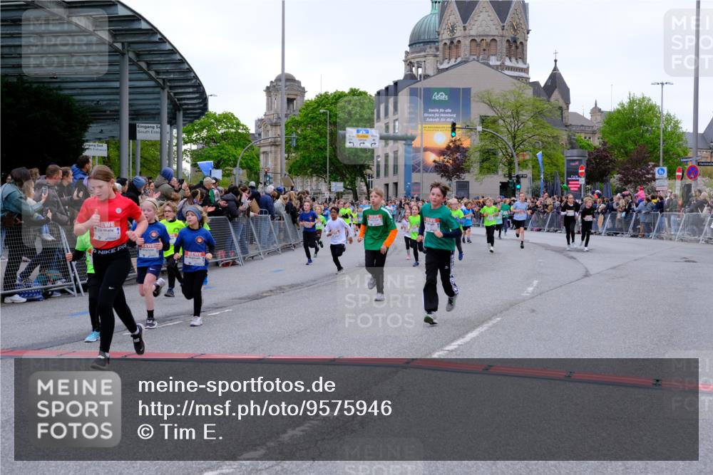 25.04.2026 - Das Zehntel Tim E. http://msf.ph/oto/9575946 25.04.2026 10:55:21 Ziel 5095, 5099, 5207, 5261, 5263, 5274, 5288, 5364, 5367, 5381, 5405, 5486, 5493, 5494, 5497, 5521, 5549, 5553, 5963, 5977, 6152, 6545, 6624, 6677, 6905, 7019, 7090, 7092, 7240, 7251, 7308, 7386, 7543, 7679, 7722, 7843, 7879, 8000, 8009 meine-sportfotos.de