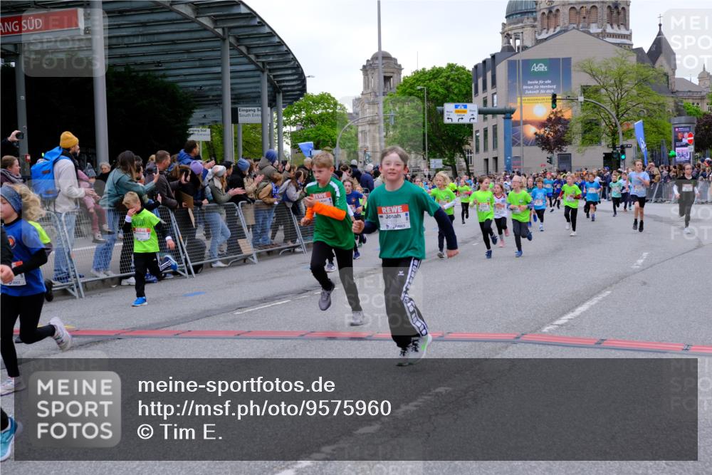 25.04.2026 - Das Zehntel Tim E. http://msf.ph/oto/9575960 25.04.2026 10:55:22 Ziel 5095, 5099, 5207, 5261, 5263, 5274, 5288, 5364, 5367, 5381, 5405, 5493, 5494, 5521, 5549, 5553, 5963, 5977, 6006, 6034, 6152, 6545, 6624, 6677, 6813, 6905, 7019, 7090, 7092, 7115, 7240, 7308, 7386, 7543, 7722, 7843, 7879, 8000, 8009 meine-sportfotos.de