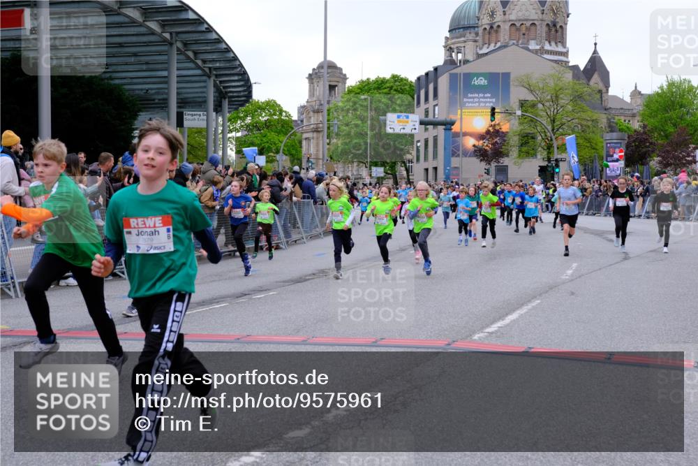 25.04.2026 - Das Zehntel Tim E. http://msf.ph/oto/9575961 25.04.2026 10:55:23 Ziel 5095, 5099, 5207, 5261, 5263, 5274, 5288, 5364, 5367, 5381, 5405, 5493, 5494, 5521, 5549, 5553, 5963, 5977, 6006, 6034, 6152, 6545, 6624, 6677, 6813, 7019, 7090, 7092, 7115, 7132, 7240, 7308, 7386, 7543, 7722, 7875, 7879, 8000, 8009 meine-sportfotos.de