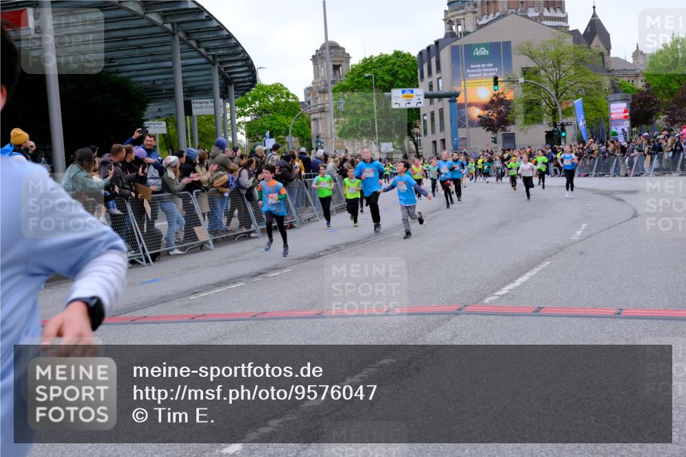 25.04.2026 - Das Zehntel Tim E. http://msf.ph/oto/9576047 25.04.2026 10:55:37 Ziel 5039, 5195, 5420, 5443, 5578, 5583, 5696, 5697, 5721, 5747, 5756, 5790, 5791, 5978, 6010, 6025, 6067, 6074, 6412, 6526, 6552, 6586, 6871, 6876, 6884, 6886, 6939, 6946, 6952, 6953, 6965, 6999, 7161, 7228, 7244, 7466, 7518, 7835, 7903, 8007 meine-sportfotos.de