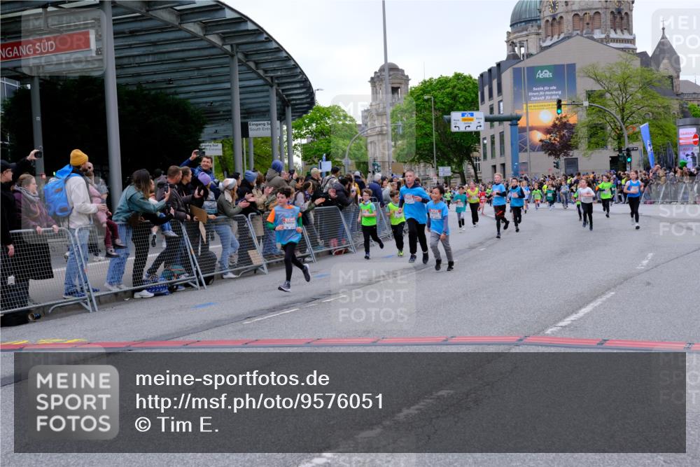 25.04.2026 - Das Zehntel Tim E. http://msf.ph/oto/9576051 25.04.2026 10:55:37 Ziel 5039, 5195, 5420, 5443, 5578, 5583, 5696, 5697, 5721, 5747, 5756, 5790, 5791, 5978, 6010, 6025, 6067, 6074, 6412, 6526, 6552, 6586, 6871, 6876, 6884, 6886, 6939, 6946, 6952, 6953, 6965, 6999, 7161, 7228, 7244, 7466, 7518, 7835, 7903, 8007 meine-sportfotos.de