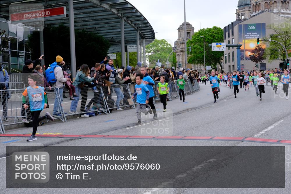 25.04.2026 - Das Zehntel Tim E. http://msf.ph/oto/9576060 25.04.2026 10:55:39 Ziel 5039, 5195, 5226, 5229, 5420, 5443, 5578, 5583, 5696, 5741, 5747, 5790, 5791, 5872, 5978, 6010, 6025, 6074, 6093, 6412, 6552, 6586, 6871, 6876, 6884, 6886, 6939, 6946, 6952, 6953, 6999, 7228, 7518, 7835, 7903, 8007 meine-sportfotos.de