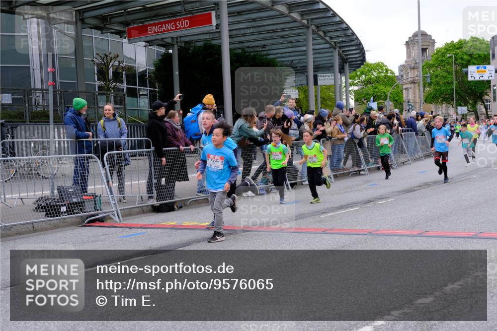 25.04.2026 - Das Zehntel Tim E. http://msf.ph/oto/9576065 25.04.2026 10:55:40 Ziel 5195, 5226, 5229, 5420, 5443, 5578, 5583, 5696, 5741, 5747, 5790, 5872, 5978, 6010, 6014, 6025, 6074, 6093, 6385, 6412, 6552, 6586, 6871, 6876, 6884, 6886, 6939, 6946, 7835, 7903, 8007 meine-sportfotos.de