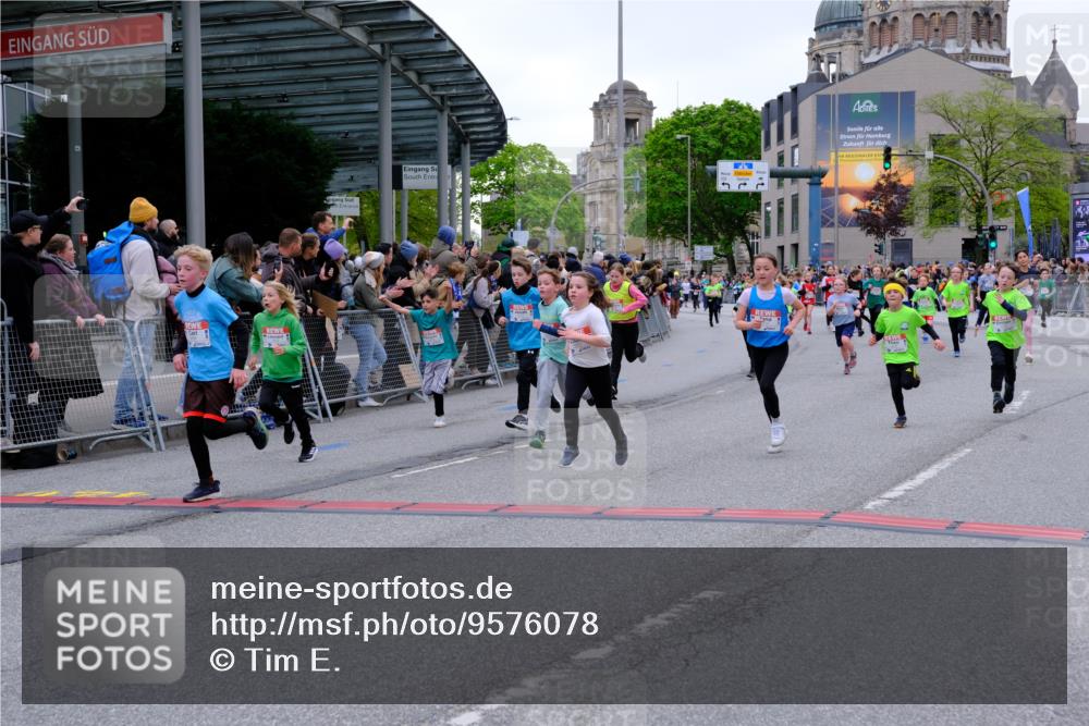 25.04.2026 - Das Zehntel Tim E. http://msf.ph/oto/9576078 25.04.2026 10:55:42 Ziel 5195, 5226, 5229, 5257, 5576, 5578, 5583, 5696, 5741, 5790, 5872, 5978, 6010, 6014, 6025, 6074, 6093, 6385, 6412, 6429, 6886, 6939, 6946, 7267, 7827, 7835, 7903, 8007 meine-sportfotos.de