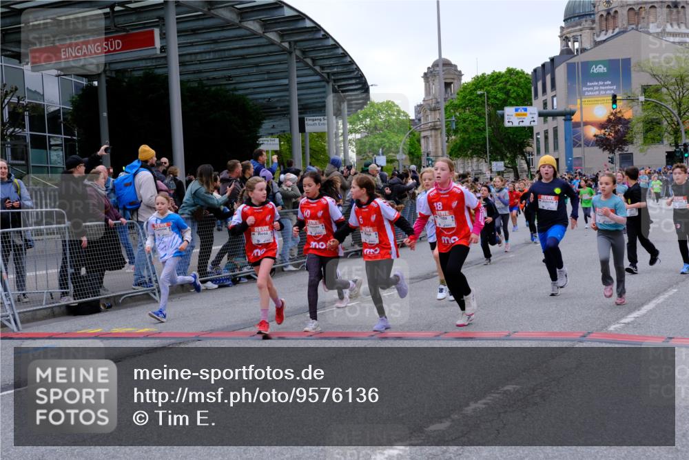 25.04.2026 - Das Zehntel Tim E. http://msf.ph/oto/9576136 25.04.2026 10:55:51 Ziel 5257, 5319, 5322, 5325, 5326, 5342, 5495, 5505, 5507, 5511, 5513, 5576, 5644, 6011, 6013, 6014, 6031, 6093, 6189, 6224, 6385, 6429, 6663, 6713, 6989, 7005, 7131, 7250, 7267, 7288, 7319, 7368, 7369, 7468, 7592, 7702, 7712, 7715, 7801, 7803, 7827 meine-sportfotos.de