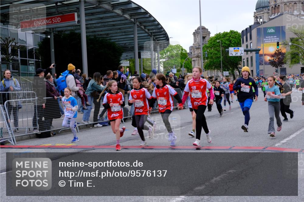 25.04.2026 - Das Zehntel Tim E. http://msf.ph/oto/9576137 25.04.2026 10:55:51 Ziel 5257, 5319, 5322, 5325, 5326, 5342, 5495, 5505, 5507, 5511, 5513, 5576, 5644, 6011, 6013, 6014, 6031, 6093, 6189, 6224, 6385, 6429, 6663, 6713, 6989, 7005, 7131, 7250, 7267, 7288, 7319, 7368, 7369, 7468, 7592, 7702, 7712, 7715, 7801, 7803, 7827 meine-sportfotos.de