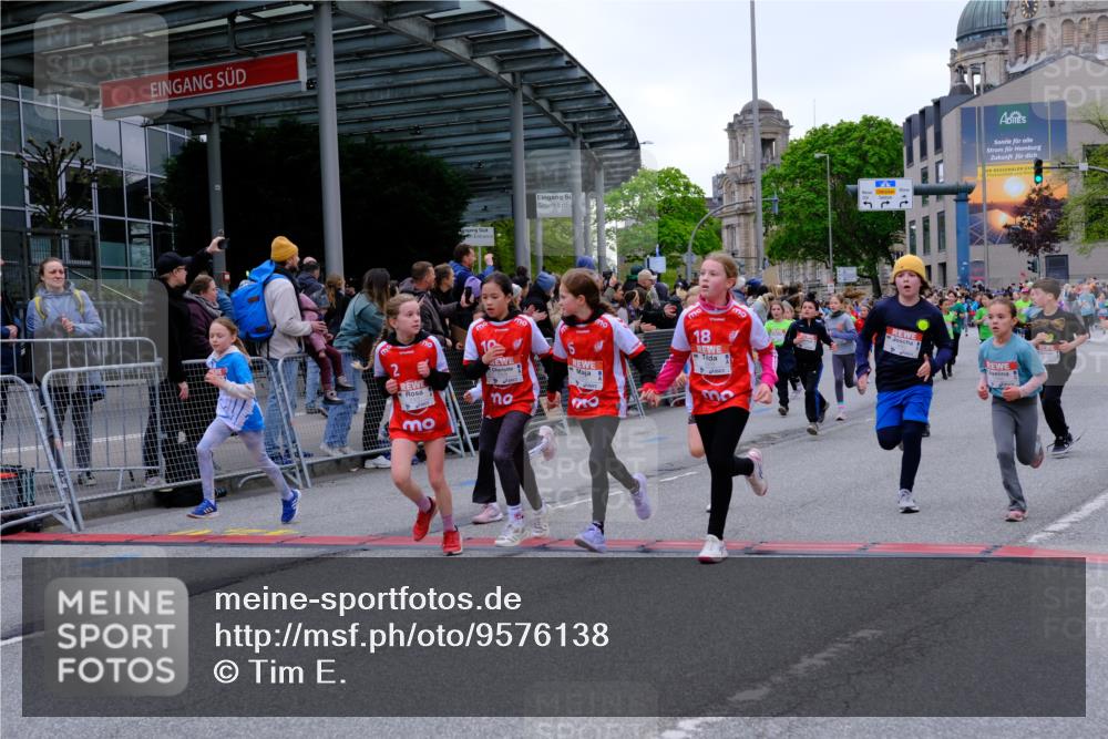 25.04.2026 - Das Zehntel Tim E. http://msf.ph/oto/9576138 25.04.2026 10:55:51 Ziel 5257, 5319, 5322, 5325, 5326, 5342, 5495, 5505, 5507, 5511, 5513, 5576, 5644, 6011, 6013, 6014, 6031, 6093, 6189, 6224, 6385, 6429, 6663, 6713, 6989, 7005, 7131, 7250, 7267, 7288, 7319, 7368, 7369, 7468, 7592, 7702, 7712, 7715, 7801, 7803, 7827 meine-sportfotos.de