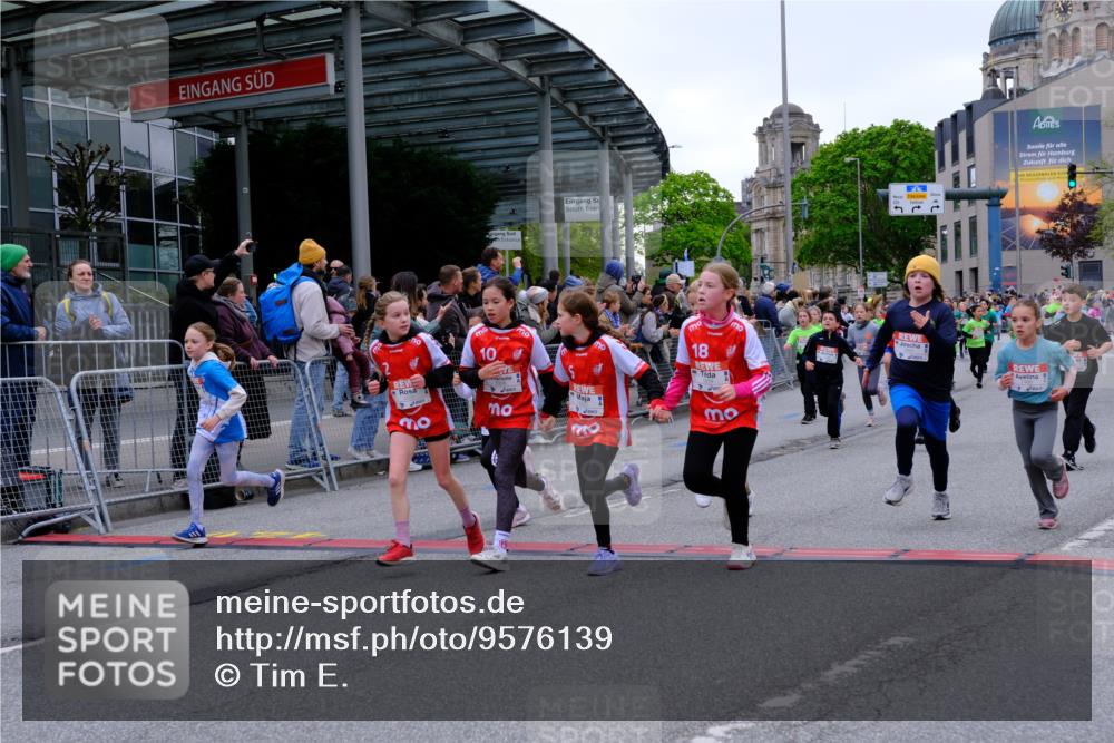 25.04.2026 - Das Zehntel Tim E. http://msf.ph/oto/9576139 25.04.2026 10:55:51 Ziel 5257, 5319, 5322, 5325, 5326, 5342, 5495, 5505, 5507, 5511, 5513, 5576, 5644, 6011, 6013, 6014, 6031, 6093, 6189, 6224, 6385, 6429, 6663, 6713, 6989, 7005, 7131, 7250, 7267, 7288, 7319, 7368, 7369, 7468, 7592, 7702, 7712, 7715, 7801, 7803, 7827 meine-sportfotos.de