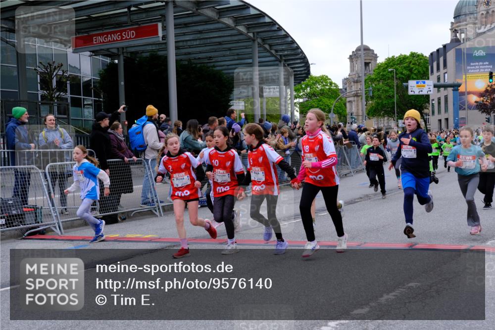 25.04.2026 - Das Zehntel Tim E. http://msf.ph/oto/9576140 25.04.2026 10:55:51 Ziel 5257, 5319, 5322, 5325, 5326, 5342, 5495, 5505, 5507, 5511, 5513, 5576, 5644, 6011, 6013, 6014, 6031, 6093, 6189, 6224, 6385, 6429, 6663, 6713, 6989, 7005, 7131, 7250, 7267, 7288, 7319, 7368, 7369, 7468, 7592, 7702, 7712, 7715, 7801, 7803, 7827 meine-sportfotos.de