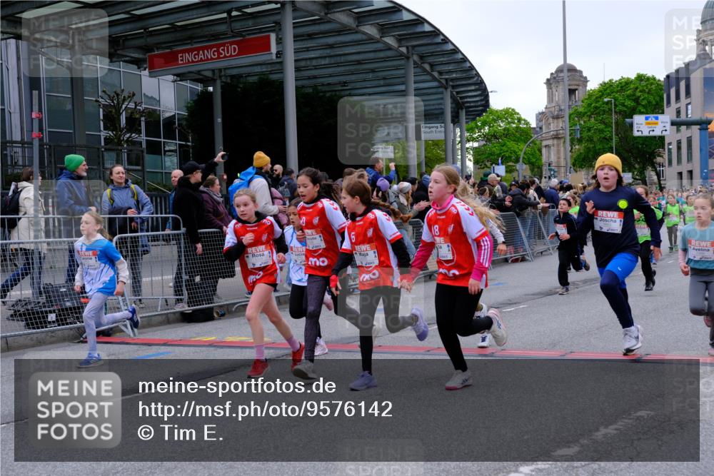 25.04.2026 - Das Zehntel Tim E. http://msf.ph/oto/9576142 25.04.2026 10:55:51 Ziel 5257, 5319, 5322, 5325, 5326, 5342, 5495, 5505, 5507, 5511, 5513, 5576, 5644, 6011, 6013, 6014, 6031, 6093, 6189, 6224, 6385, 6429, 6663, 6713, 6989, 7005, 7131, 7250, 7267, 7288, 7319, 7368, 7369, 7468, 7592, 7702, 7712, 7715, 7801, 7803, 7827 meine-sportfotos.de