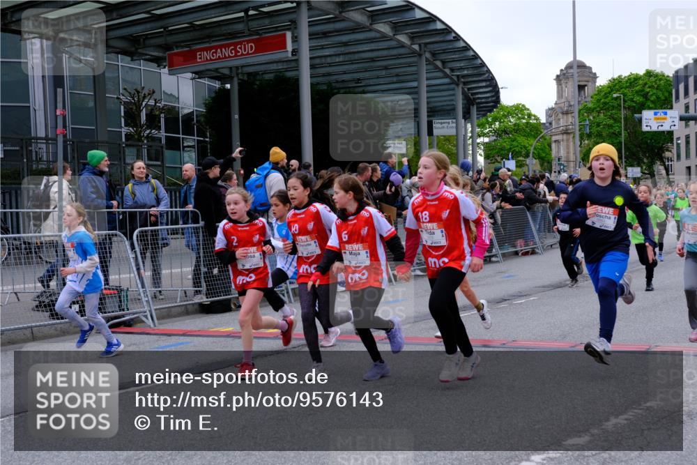 25.04.2026 - Das Zehntel Tim E. http://msf.ph/oto/9576143 25.04.2026 10:55:51 Ziel 5257, 5319, 5322, 5325, 5326, 5342, 5495, 5505, 5507, 5511, 5513, 5576, 5644, 6011, 6013, 6014, 6031, 6093, 6189, 6224, 6385, 6429, 6663, 6713, 6989, 7005, 7131, 7250, 7267, 7288, 7319, 7368, 7369, 7468, 7592, 7702, 7712, 7715, 7801, 7803, 7827 meine-sportfotos.de