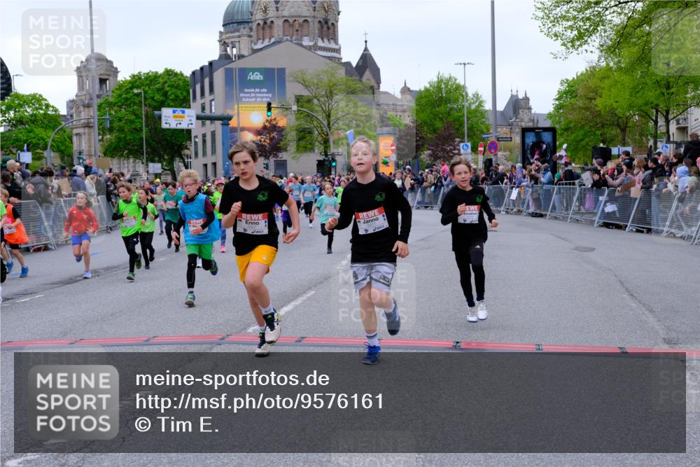 25.04.2026 - Das Zehntel Tim E. http://msf.ph/oto/9576161 25.04.2026 10:55:54 Ziel 5080, 5270, 5319, 5322, 5325, 5326, 5342, 5495, 5505, 5507, 5511, 5513, 5644, 5870, 6011, 6013, 6031, 6189, 6224, 6429, 6663, 6705, 6713, 6989, 7005, 7131, 7250, 7266, 7288, 7309, 7310, 7317, 7319, 7368, 7369, 7389, 7468, 7592, 7638, 7702, 7712, 7715, 7801, 7803, 7827, 7842, 7878, 8066 meine-sportfotos.de