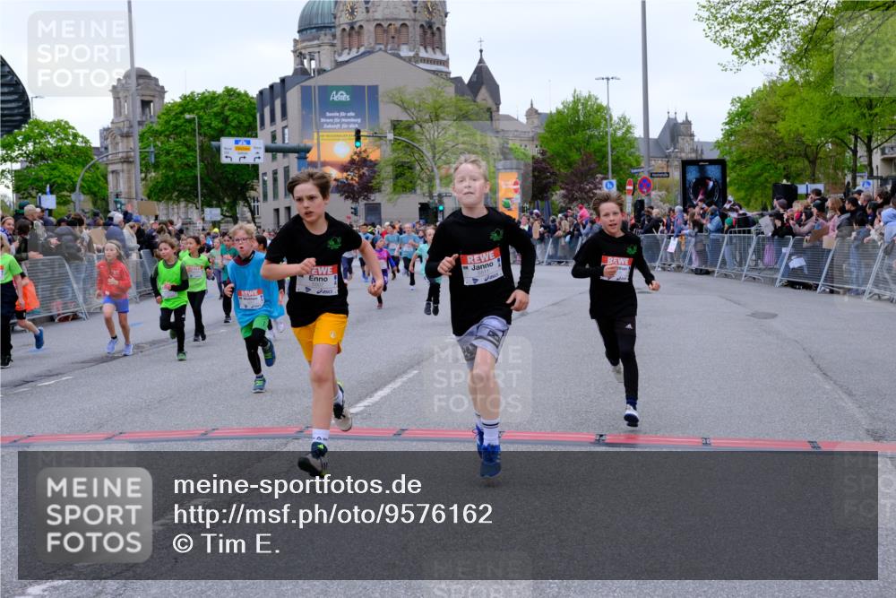 25.04.2026 - Das Zehntel Tim E. http://msf.ph/oto/9576162 25.04.2026 10:55:54 Ziel 5080, 5270, 5319, 5322, 5325, 5326, 5342, 5495, 5505, 5507, 5511, 5513, 5644, 5870, 6011, 6013, 6031, 6189, 6224, 6429, 6663, 6705, 6713, 6989, 7005, 7131, 7250, 7266, 7288, 7309, 7310, 7317, 7319, 7368, 7369, 7389, 7468, 7592, 7638, 7702, 7712, 7715, 7801, 7803, 7827, 7842, 7878, 8066 meine-sportfotos.de