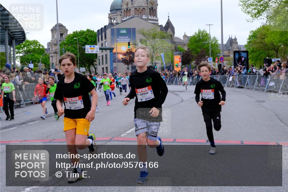 25.04.2026 - Das Zehntel Tim E. http://msf.ph/oto/9576166 25.04.2026 10:55:55 Ziel 5080, 5270, 5319, 5322, 5325, 5326, 5342, 5495, 5505, 5507, 5511, 5513, 5644, 5646, 5870, 6011, 6013, 6031, 6189, 6224, 6663, 6702, 6705, 6713, 6989, 7005, 7074, 7131, 7250, 7266, 7288, 7309, 7310, 7317, 7319, 7368, 7369, 7389, 7468, 7592, 7638, 7702, 7712, 7715, 7801, 7803, 7821, 7842, 7878, 8012, 8066 meine-sportfotos.de