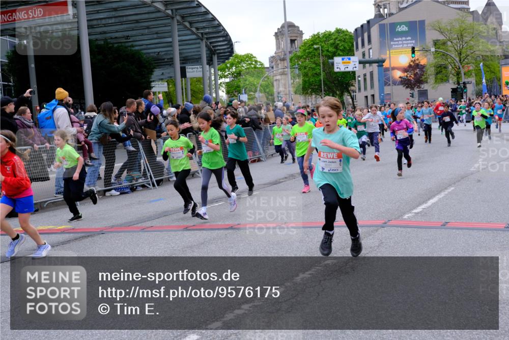 25.04.2026 - Das Zehntel Tim E. http://msf.ph/oto/9576175 25.04.2026 10:55:57 Ziel 5080, 5270, 5319, 5322, 5325, 5326, 5342, 5495, 5505, 5507, 5511, 5585, 5644, 5646, 5692, 5711, 5870, 6011, 6013, 6031, 6189, 6663, 6702, 6705, 6713, 6989, 7005, 7074, 7131, 7250, 7266, 7309, 7310, 7317, 7319, 7368, 7369, 7389, 7468, 7592, 7638, 7702, 7712, 7715, 7821, 7842, 7878, 8012, 8066 meine-sportfotos.de