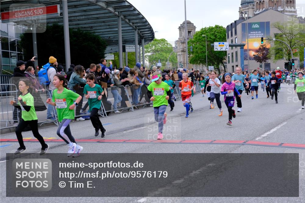 25.04.2026 - Das Zehntel Tim E. http://msf.ph/oto/9576179 25.04.2026 10:55:58 Ziel 5080, 5156, 5270, 5319, 5322, 5325, 5326, 5495, 5505, 5507, 5511, 5585, 5644, 5646, 5692, 5711, 5870, 6011, 6013, 6031, 6189, 6475, 6663, 6702, 6705, 6713, 6918, 6989, 7005, 7074, 7131, 7203, 7226, 7250, 7266, 7309, 7310, 7317, 7319, 7368, 7369, 7389, 7468, 7555, 7592, 7638, 7702, 7712, 7715, 7821, 7842, 7878, 8012, 8066 meine-sportfotos.de