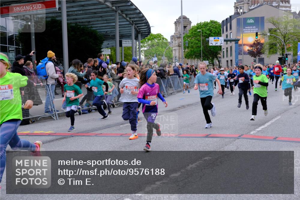 25.04.2026 - Das Zehntel Tim E. http://msf.ph/oto/9576188 25.04.2026 10:55:59 Ziel 5080, 5156, 5161, 5270, 5495, 5505, 5507, 5511, 5585, 5644, 5646, 5692, 5711, 5870, 6011, 6013, 6031, 6189, 6475, 6702, 6705, 6713, 6842, 6875, 6918, 6989, 7005, 7074, 7131, 7203, 7226, 7250, 7266, 7309, 7310, 7317, 7319, 7368, 7369, 7389, 7498, 7552, 7555, 7592, 7638, 7821, 7842, 7878, 8012, 8028, 8066 meine-sportfotos.de