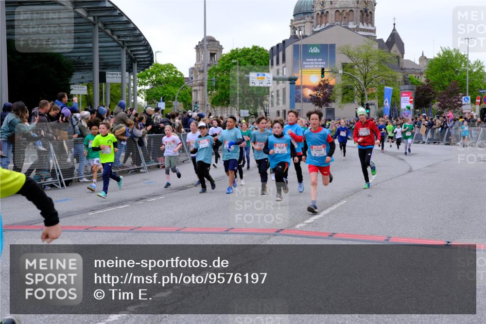 25.04.2026 - Das Zehntel Tim E. http://msf.ph/oto/9576197 25.04.2026 10:56:02 Ziel 5080, 5156, 5161, 5167, 5270, 5412, 5495, 5505, 5585, 5644, 5646, 5692, 5711, 5783, 5784, 5870, 5896, 6011, 6013, 6031, 6475, 6506, 6702, 6705, 6842, 6875, 6918, 7074, 7203, 7226, 7266, 7309, 7310, 7317, 7368, 7369, 7389, 7498, 7552, 7555, 7638, 7821, 7842, 7878, 7943, 8012, 8028, 8066 meine-sportfotos.de