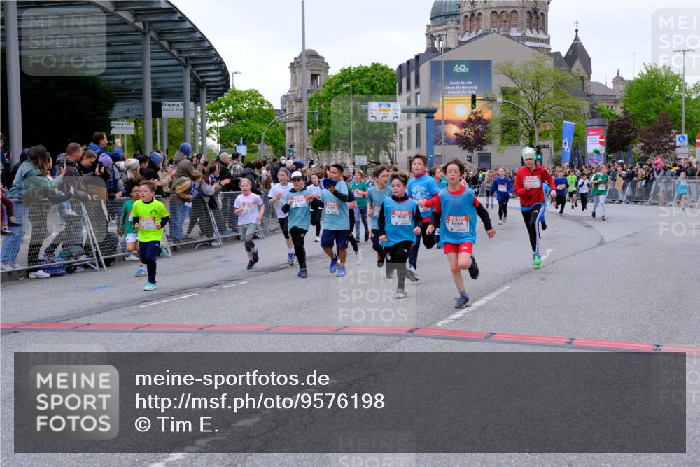 25.04.2026 - Das Zehntel Tim E. http://msf.ph/oto/9576198 25.04.2026 10:56:02 Ziel 5080, 5156, 5161, 5167, 5270, 5412, 5495, 5505, 5585, 5644, 5646, 5692, 5711, 5783, 5784, 5870, 5896, 6011, 6013, 6031, 6475, 6506, 6702, 6705, 6842, 6875, 6918, 7074, 7203, 7226, 7266, 7309, 7310, 7317, 7368, 7369, 7389, 7498, 7552, 7555, 7638, 7821, 7842, 7878, 7943, 8012, 8028, 8066 meine-sportfotos.de