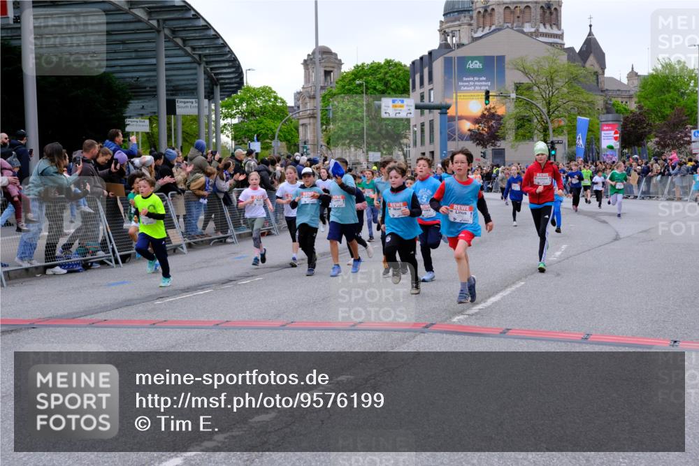 25.04.2026 - Das Zehntel Tim E. http://msf.ph/oto/9576199 25.04.2026 10:56:02 Ziel 5080, 5156, 5161, 5167, 5270, 5412, 5495, 5505, 5585, 5644, 5646, 5692, 5711, 5783, 5784, 5870, 5896, 6011, 6013, 6031, 6475, 6506, 6702, 6705, 6842, 6875, 6918, 7074, 7203, 7226, 7266, 7309, 7310, 7317, 7368, 7369, 7389, 7498, 7552, 7555, 7638, 7821, 7842, 7878, 7943, 8012, 8028, 8066 meine-sportfotos.de