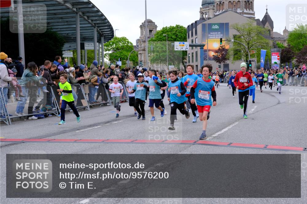 25.04.2026 - Das Zehntel Tim E. http://msf.ph/oto/9576200 25.04.2026 10:56:02 Ziel 5080, 5156, 5161, 5167, 5270, 5412, 5495, 5505, 5585, 5644, 5646, 5692, 5711, 5783, 5784, 5870, 5896, 6011, 6013, 6031, 6475, 6506, 6702, 6705, 6842, 6875, 6918, 7074, 7203, 7226, 7266, 7309, 7310, 7317, 7368, 7369, 7389, 7498, 7552, 7555, 7638, 7821, 7842, 7878, 7943, 8012, 8028, 8066 meine-sportfotos.de