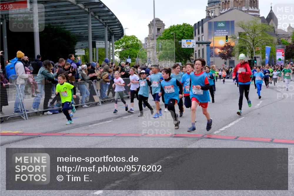 25.04.2026 - Das Zehntel Tim E. http://msf.ph/oto/9576202 25.04.2026 10:56:02 Ziel 5080, 5156, 5161, 5167, 5270, 5412, 5495, 5505, 5585, 5644, 5646, 5692, 5711, 5783, 5784, 5870, 5896, 6011, 6013, 6031, 6475, 6506, 6702, 6705, 6842, 6875, 6918, 7074, 7203, 7226, 7266, 7309, 7310, 7317, 7368, 7369, 7389, 7498, 7552, 7555, 7638, 7821, 7842, 7878, 7943, 8012, 8028, 8066 meine-sportfotos.de