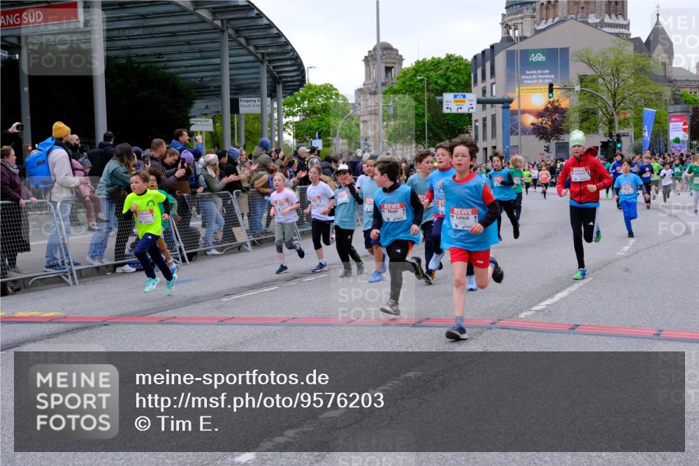25.04.2026 - Das Zehntel Tim E. http://msf.ph/oto/9576203 25.04.2026 10:56:02 Ziel 5080, 5156, 5161, 5167, 5270, 5412, 5495, 5505, 5585, 5644, 5646, 5692, 5711, 5783, 5784, 5870, 5896, 6011, 6013, 6031, 6475, 6506, 6702, 6705, 6842, 6875, 6918, 7074, 7203, 7226, 7266, 7309, 7310, 7317, 7368, 7369, 7389, 7498, 7552, 7555, 7638, 7821, 7842, 7878, 7943, 8012, 8028, 8066 meine-sportfotos.de