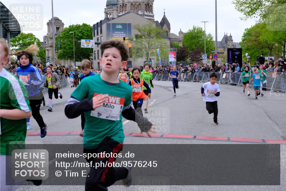 25.04.2026 - Das Zehntel Tim E. http://msf.ph/oto/9576245 25.04.2026 10:56:08 Ziel 5017, 5156, 5161, 5167, 5412, 5426, 5434, 5449, 5585, 5692, 5711, 5760, 5783, 5784, 5896, 5904, 6085, 6164, 6293, 6307, 6475, 6488, 6495, 6506, 6515, 6735, 6761, 6842, 6875, 6918, 6980, 7053, 7203, 7226, 7326, 7363, 7390, 7498, 7508, 7552, 7555, 7605, 7632, 7818, 7943, 7978, 8028 meine-sportfotos.de