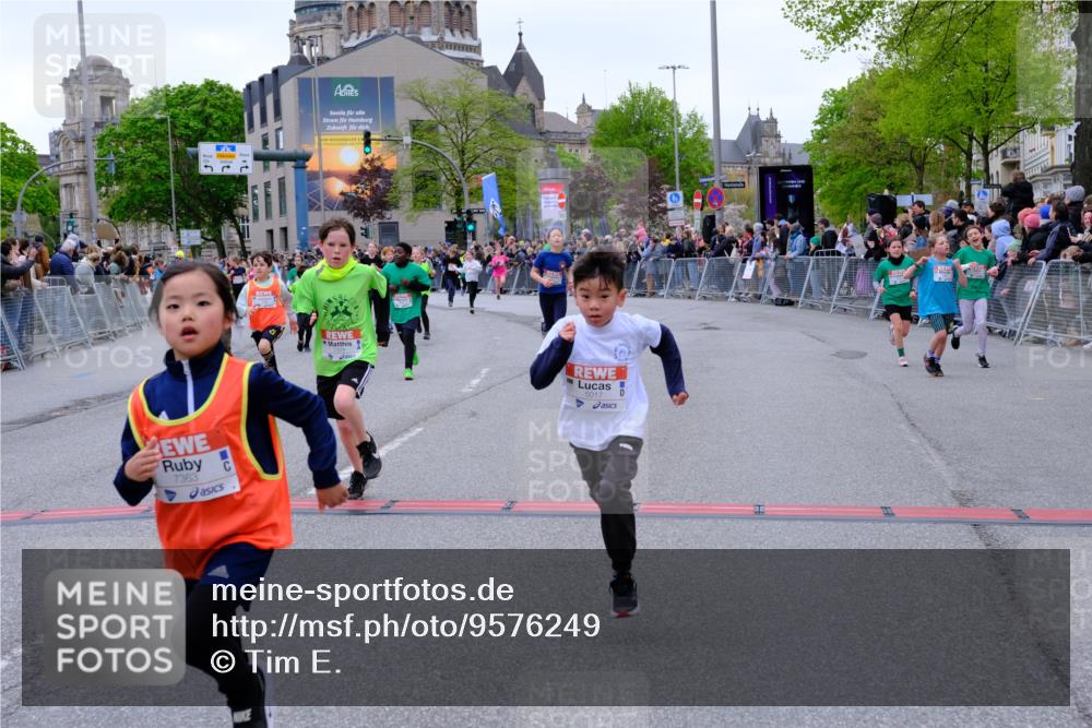 25.04.2026 - Das Zehntel Tim E. http://msf.ph/oto/9576249 25.04.2026 10:56:10 Ziel 5017, 5156, 5161, 5167, 5239, 5268, 5412, 5426, 5434, 5449, 5509, 5760, 5783, 5784, 5896, 5904, 6085, 6164, 6293, 6307, 6475, 6488, 6495, 6504, 6506, 6515, 6735, 6761, 6842, 6875, 6918, 6980, 7047, 7053, 7203, 7226, 7326, 7363, 7390, 7498, 7508, 7552, 7555, 7605, 7632, 7818, 7943, 7978, 8028, 8034 meine-sportfotos.de