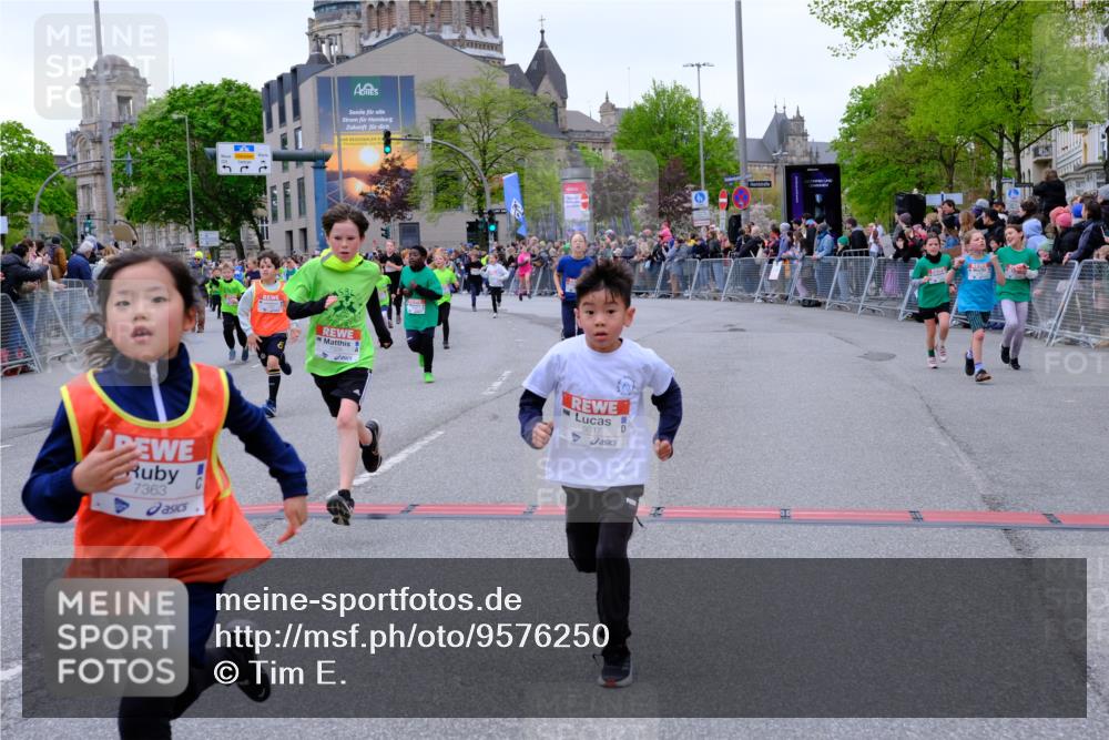 25.04.2026 - Das Zehntel Tim E. http://msf.ph/oto/9576250 25.04.2026 10:56:10 Ziel 5017, 5156, 5161, 5167, 5239, 5268, 5412, 5426, 5434, 5449, 5509, 5760, 5783, 5784, 5896, 5904, 6085, 6164, 6293, 6307, 6475, 6488, 6495, 6504, 6506, 6515, 6735, 6761, 6842, 6875, 6918, 6980, 7047, 7053, 7203, 7226, 7326, 7363, 7390, 7498, 7508, 7552, 7555, 7605, 7632, 7818, 7943, 7978, 8028, 8034 meine-sportfotos.de
