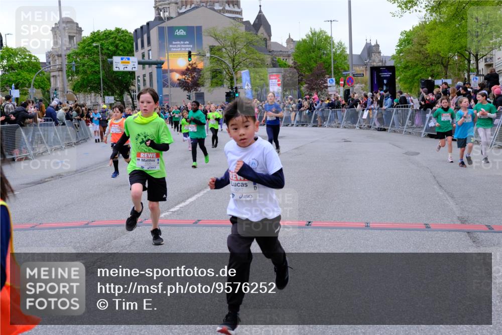 25.04.2026 - Das Zehntel Tim E. http://msf.ph/oto/9576252 25.04.2026 10:56:10 Ziel 5017, 5156, 5161, 5167, 5239, 5268, 5412, 5426, 5434, 5449, 5509, 5760, 5783, 5784, 5896, 5904, 6085, 6164, 6293, 6307, 6475, 6488, 6495, 6504, 6506, 6515, 6735, 6761, 6842, 6875, 6918, 6980, 7047, 7053, 7203, 7226, 7326, 7363, 7390, 7498, 7508, 7552, 7555, 7605, 7632, 7818, 7943, 7978, 8028, 8034 meine-sportfotos.de