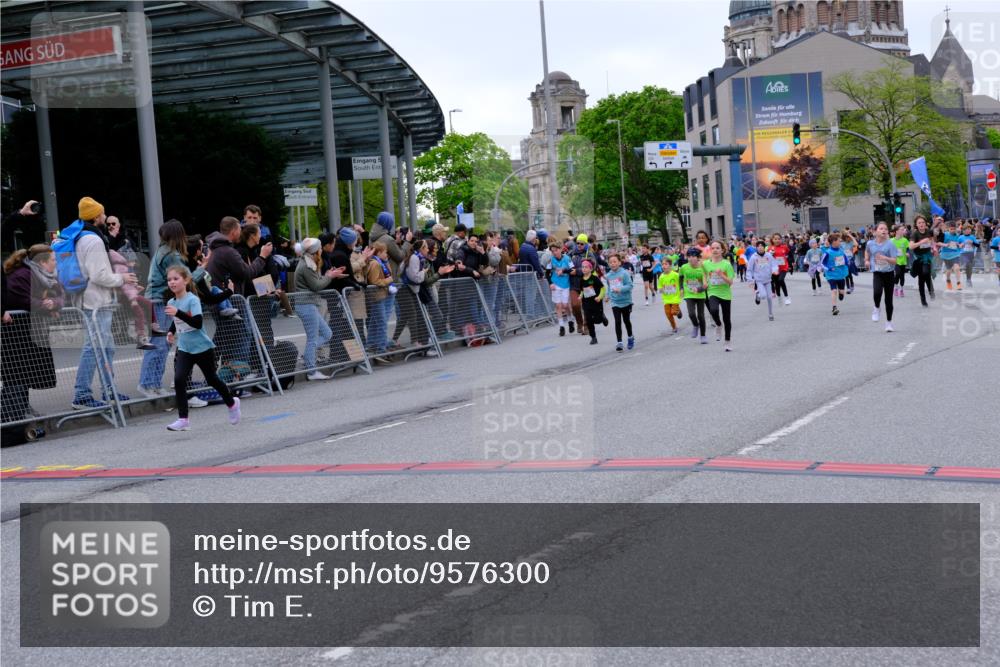 25.04.2026 - Das Zehntel Tim E. http://msf.ph/oto/9576300 25.04.2026 10:56:21 Ziel 5003, 5239, 5268, 5469, 5480, 5509, 5523, 5534, 5601, 5671, 5828, 5894, 5909, 6082, 6157, 6230, 6300, 6416, 6504, 6558, 6675, 6734, 7047, 7052, 7211, 7316, 7328, 7405, 7429, 7574, 7988, 8034, 8038 meine-sportfotos.de