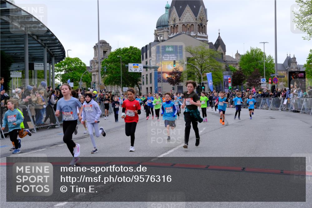 25.04.2026 - Das Zehntel Tim E. http://msf.ph/oto/9576316 25.04.2026 10:56:25 Ziel 5003, 5284, 5305, 5469, 5523, 5557, 5559, 5671, 5813, 5828, 5894, 5909, 6082, 6157, 6230, 6360, 6416, 6665, 6672, 6675, 6697, 6816, 6818, 7052, 7120, 7211, 7316, 7328, 7405, 7429, 7527, 7574, 7988 meine-sportfotos.de