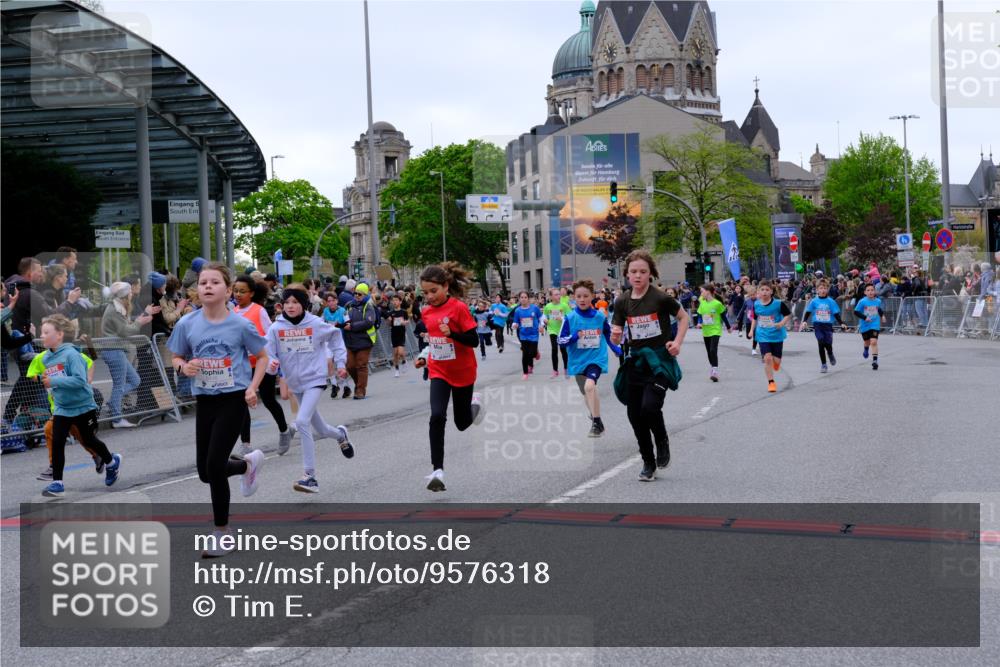 25.04.2026 - Das Zehntel Tim E. http://msf.ph/oto/9576318 25.04.2026 10:56:25 Ziel 5003, 5284, 5305, 5469, 5523, 5557, 5559, 5671, 5813, 5828, 5894, 5909, 6082, 6157, 6230, 6360, 6416, 6665, 6672, 6675, 6697, 6816, 6818, 7052, 7120, 7211, 7316, 7328, 7405, 7429, 7527, 7574, 7988 meine-sportfotos.de