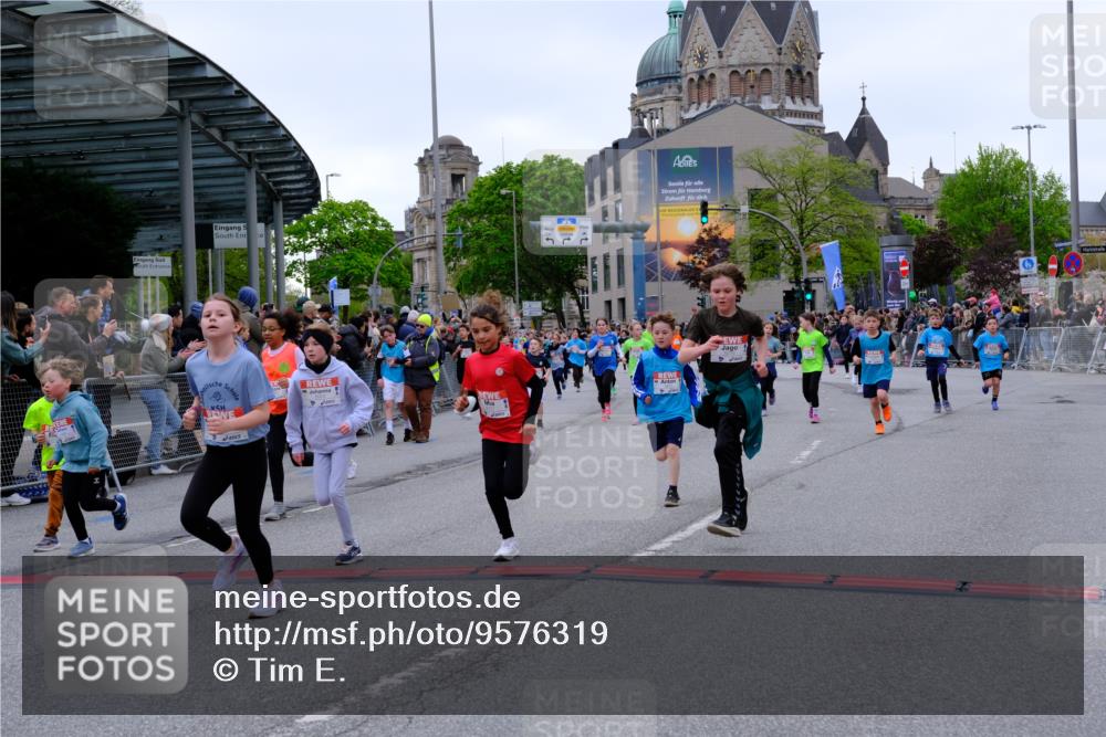25.04.2026 - Das Zehntel Tim E. http://msf.ph/oto/9576319 25.04.2026 10:56:25 Ziel 5003, 5284, 5305, 5469, 5523, 5557, 5559, 5671, 5813, 5828, 5894, 5909, 6082, 6157, 6230, 6360, 6416, 6665, 6672, 6675, 6697, 6816, 6818, 7052, 7120, 7211, 7316, 7328, 7405, 7429, 7527, 7574, 7988 meine-sportfotos.de