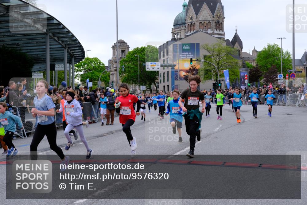 25.04.2026 - Das Zehntel Tim E. http://msf.ph/oto/9576320 25.04.2026 10:56:25 Ziel 5003, 5284, 5305, 5469, 5523, 5557, 5559, 5671, 5813, 5828, 5894, 5909, 6082, 6157, 6230, 6360, 6416, 6665, 6672, 6675, 6697, 6816, 6818, 7052, 7120, 7211, 7316, 7328, 7405, 7429, 7527, 7574, 7988 meine-sportfotos.de