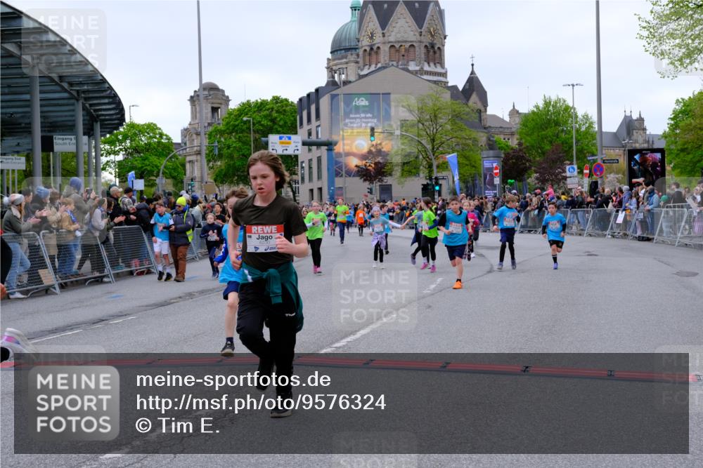25.04.2026 - Das Zehntel Tim E. http://msf.ph/oto/9576324 25.04.2026 10:56:26 Ziel 5003, 5284, 5305, 5469, 5523, 5557, 5559, 5671, 5813, 5828, 5909, 6082, 6157, 6230, 6360, 6416, 6665, 6672, 6675, 6697, 6816, 6818, 7052, 7120, 7211, 7316, 7328, 7405, 7429, 7522, 7527, 7574, 7988 meine-sportfotos.de