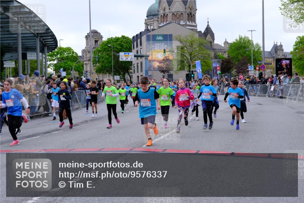 25.04.2026 - Das Zehntel Tim E. http://msf.ph/oto/9576337 25.04.2026 10:56:28 Ziel 3995, 5003, 5258, 5264, 5267, 5277, 5284, 5305, 5469, 5557, 5559, 5671, 5813, 5828, 6157, 6230, 6360, 6416, 6665, 6672, 6675, 6697, 6755, 6816, 6818, 7052, 7120, 7211, 7316, 7405, 7429, 7522, 7527, 7574, 8045 meine-sportfotos.de