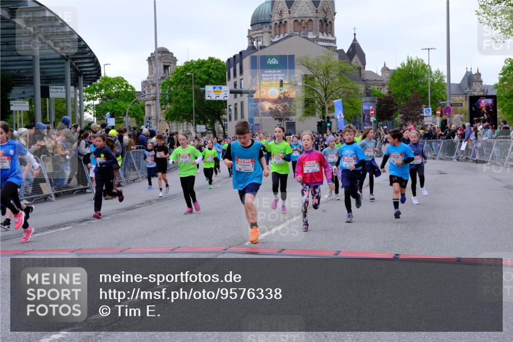 25.04.2026 - Das Zehntel Tim E. http://msf.ph/oto/9576338 25.04.2026 10:56:28 Ziel 3995, 5003, 5258, 5264, 5267, 5277, 5284, 5305, 5469, 5557, 5559, 5671, 5813, 5828, 6157, 6230, 6360, 6416, 6665, 6672, 6675, 6697, 6755, 6816, 6818, 7052, 7120, 7211, 7316, 7405, 7429, 7522, 7527, 7574, 8045 meine-sportfotos.de