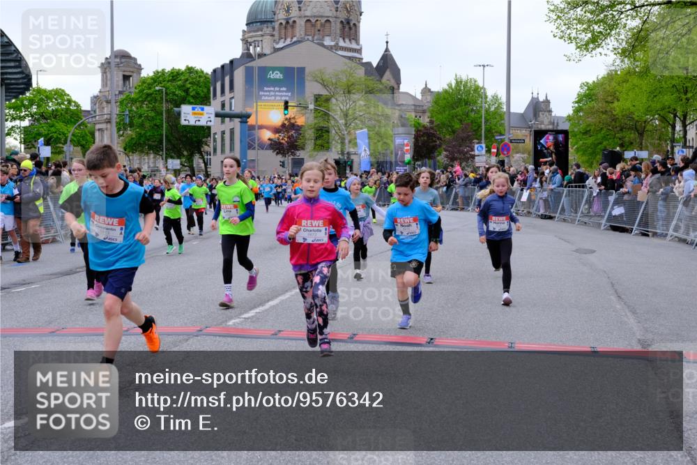 25.04.2026 - Das Zehntel Tim E. http://msf.ph/oto/9576342 25.04.2026 10:56:29 Ziel 3995, 5003, 5258, 5264, 5267, 5277, 5284, 5305, 5469, 5557, 5559, 5671, 5813, 5828, 6157, 6230, 6360, 6416, 6665, 6672, 6675, 6697, 6755, 6816, 6818, 7052, 7120, 7211, 7316, 7405, 7429, 7522, 7527, 7574, 8045 meine-sportfotos.de